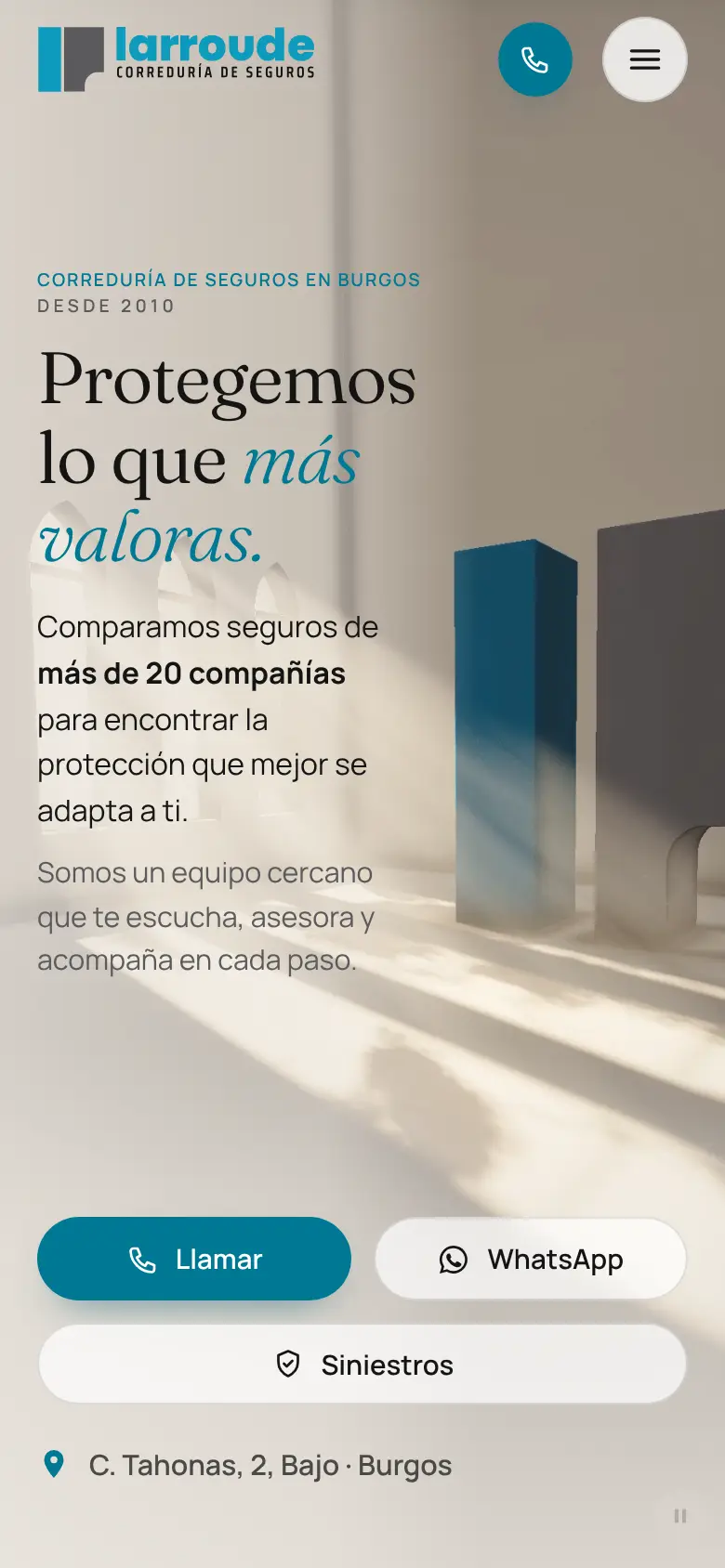 Versión móvil de la portada de la propuesta de Larroude, con los botones de llamar y WhatsApp